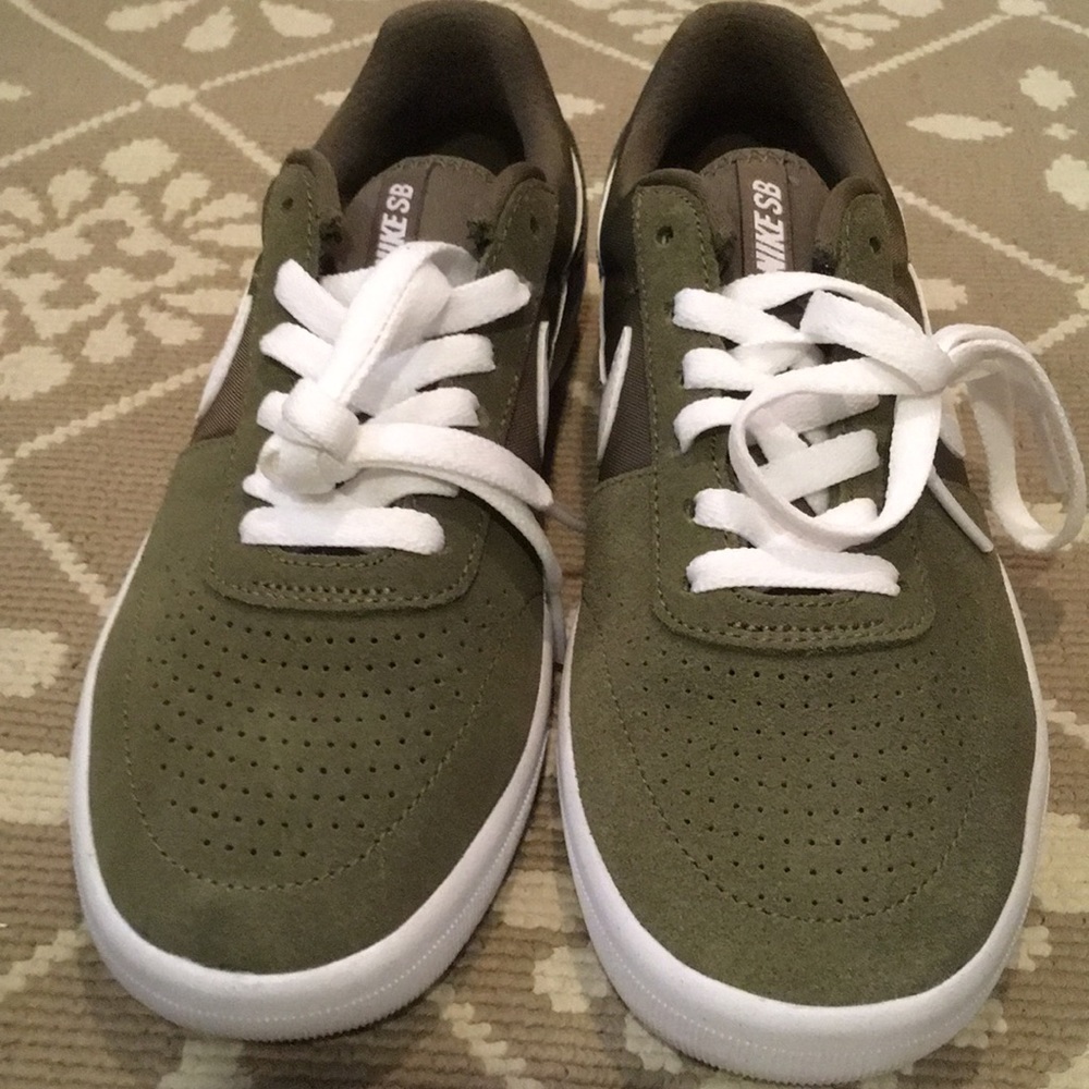 Nike SB Team Classic AH3360-203 Olive green size 6